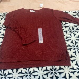 Large old navy tee red